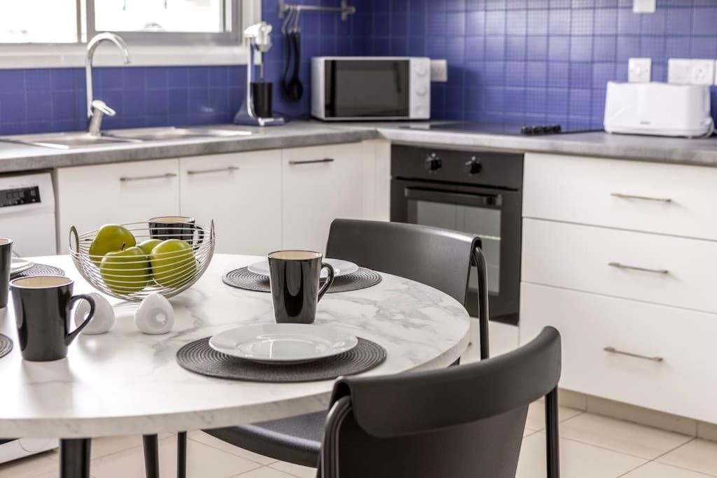 Luxurious Bright & Stylish 2Br With Office In Nicosia Appartement Buitenkant foto